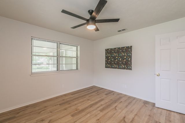 5613 Pecos Court, De Cordova, TX 76049