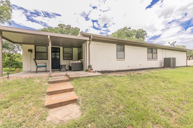 5613 Pecos Court, De Cordova, TX 76049