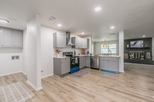 5613 Pecos Court, De Cordova, TX 76049