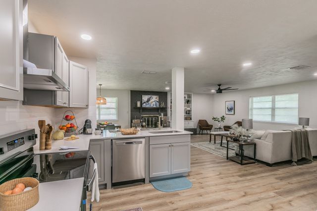 5613 Pecos Court, De Cordova, TX 76049