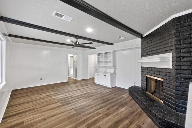 1915 Seven Oaks Drive, Kingwood, TX 77339