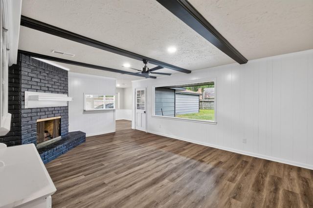 1915 Seven Oaks Drive, Kingwood, TX 77339
