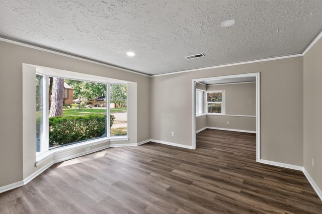 1915 Seven Oaks Drive, Kingwood, TX 77339