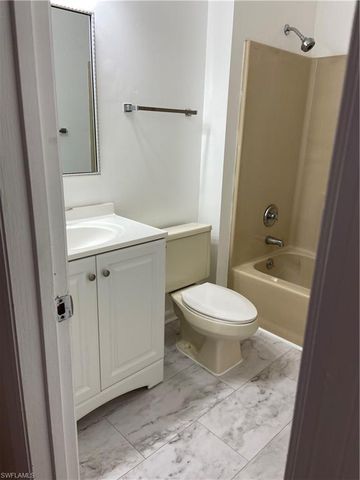 5294 Treetops DR I-203, Naples, FL 34113