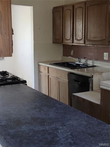 10804 Linnell Drive, St Louis, MO 63136