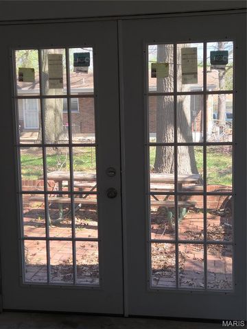 10804 Linnell Drive, St Louis, MO 63136