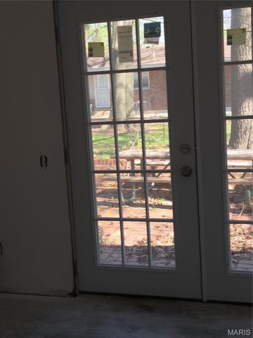 10804 Linnell Drive, St Louis, MO 63136