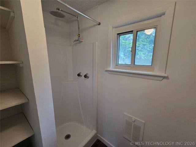 216 N Pine Street, Oologah, OK 74053