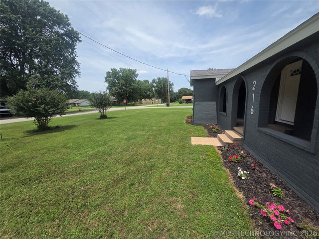 216 N Pine Street, Oologah, OK 74053