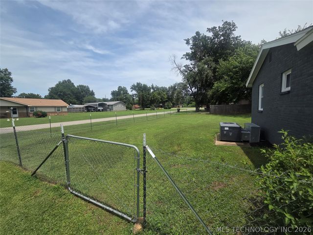 216 N Pine Street, Oologah, OK 74053