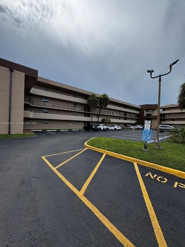 702 NW 87th Ave 105, Miami, FL 33172