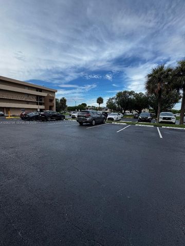 702 NW 87th Ave 105, Miami, FL 33172