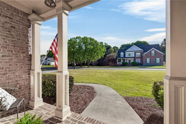 16 Stratford Lane, Cartersville, GA 30120