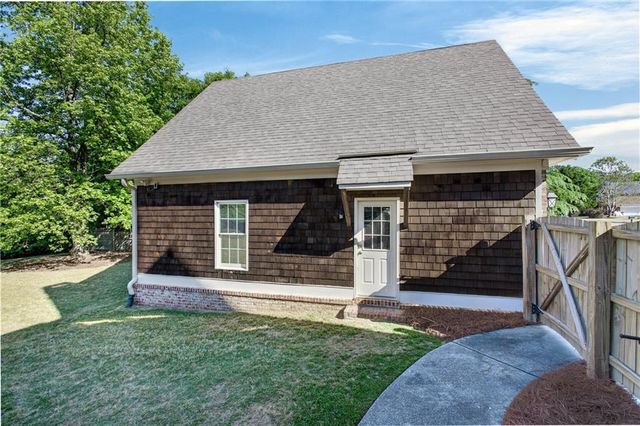 16 Stratford Lane, Cartersville, GA 30120