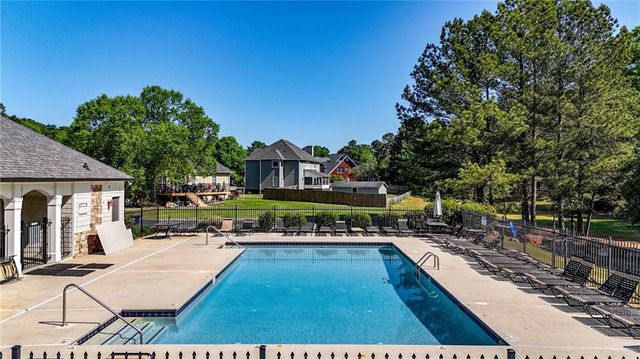 16 Stratford Lane, Cartersville, GA 30120