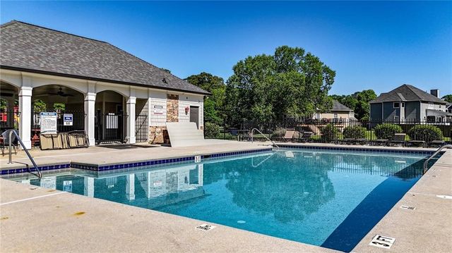 16 Stratford Lane, Cartersville, GA 30120
