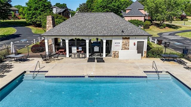 16 Stratford Lane, Cartersville, GA 30120