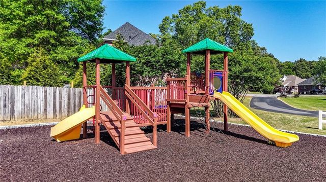 16 Stratford Lane, Cartersville, GA 30120
