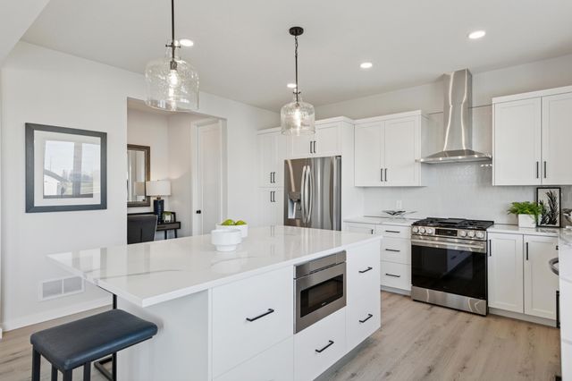 10030 Corral Way, Victoria, MN 55386