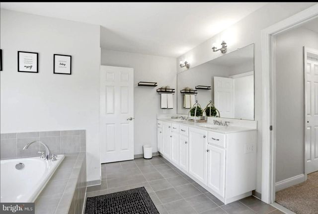 35 DICKINSON LN, Plymouth Meeting, PA 19462