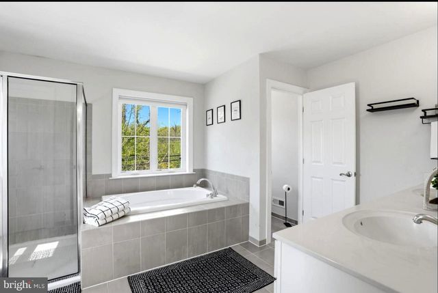 35 DICKINSON LN, Plymouth Meeting, PA 19462