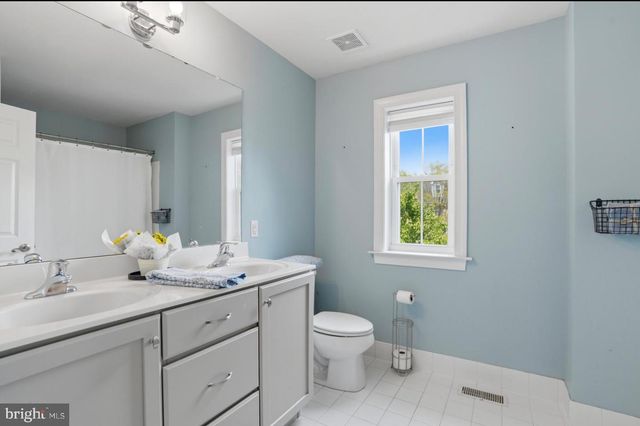 35 DICKINSON LN, Plymouth Meeting, PA 19462