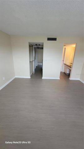 122 N KINGS AVENUE 202, Brandon, FL 33510