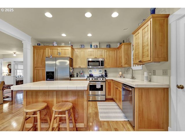 1846 RIVERWOOD Aly, Eugene, OR 97401