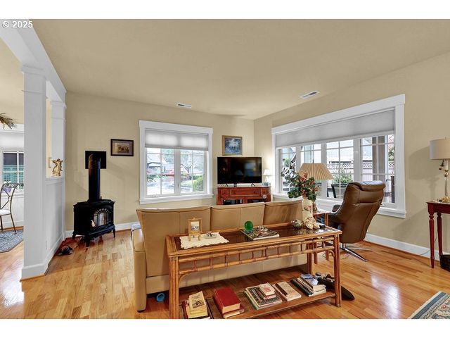 1846 RIVERWOOD Aly, Eugene, OR 97401