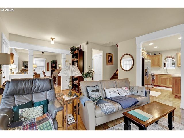 1846 RIVERWOOD Aly, Eugene, OR 97401