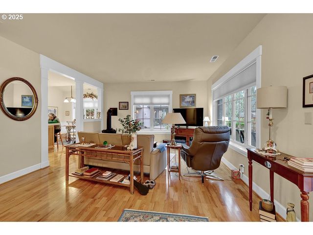 1846 RIVERWOOD Aly, Eugene, OR 97401