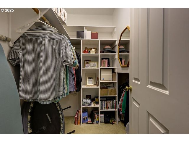 1846 RIVERWOOD Aly, Eugene, OR 97401