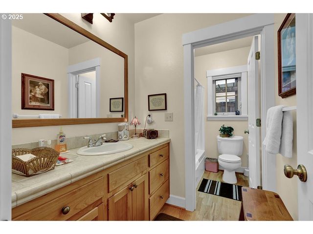 1846 RIVERWOOD Aly, Eugene, OR 97401