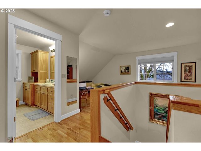 1846 RIVERWOOD Aly, Eugene, OR 97401