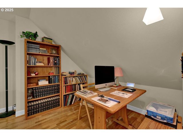 1846 RIVERWOOD Aly, Eugene, OR 97401