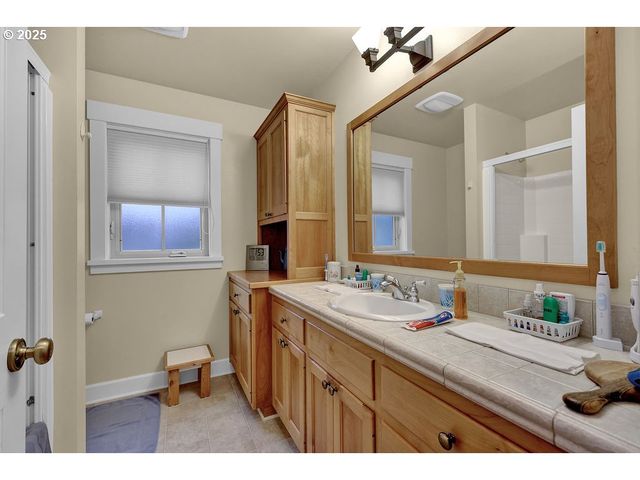 1846 RIVERWOOD Aly, Eugene, OR 97401