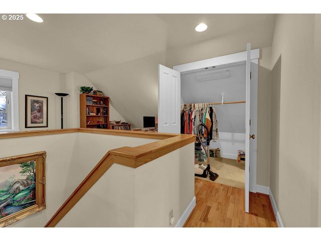 1846 RIVERWOOD Aly, Eugene, OR 97401