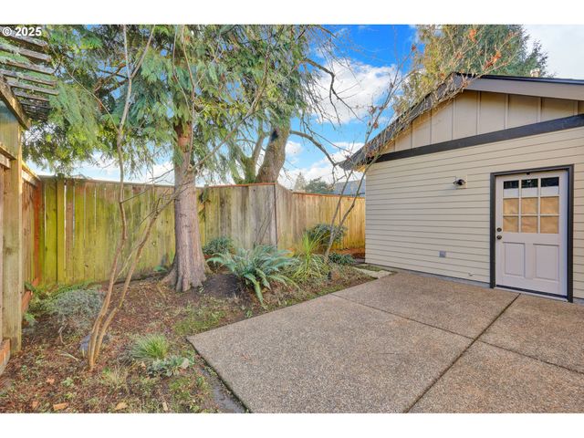 1846 RIVERWOOD Aly, Eugene, OR 97401
