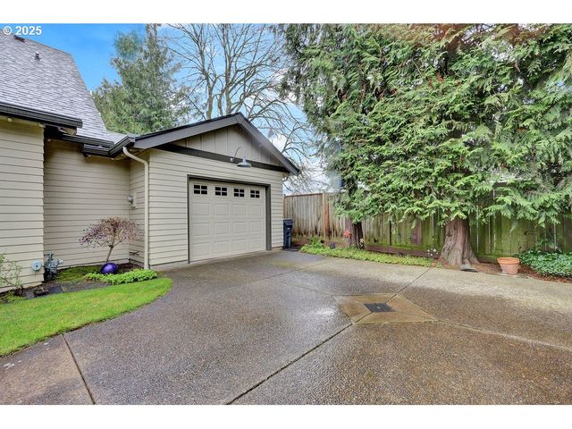 1846 RIVERWOOD Aly, Eugene, OR 97401