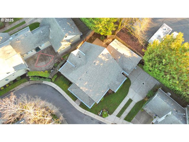 1846 RIVERWOOD Aly, Eugene, OR 97401