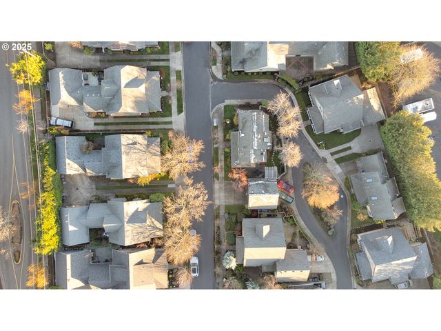 1846 RIVERWOOD Aly, Eugene, OR 97401