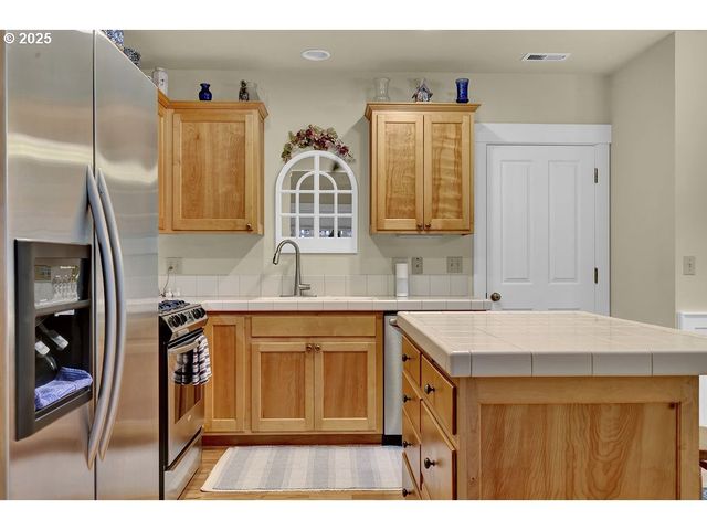 1846 RIVERWOOD Aly, Eugene, OR 97401