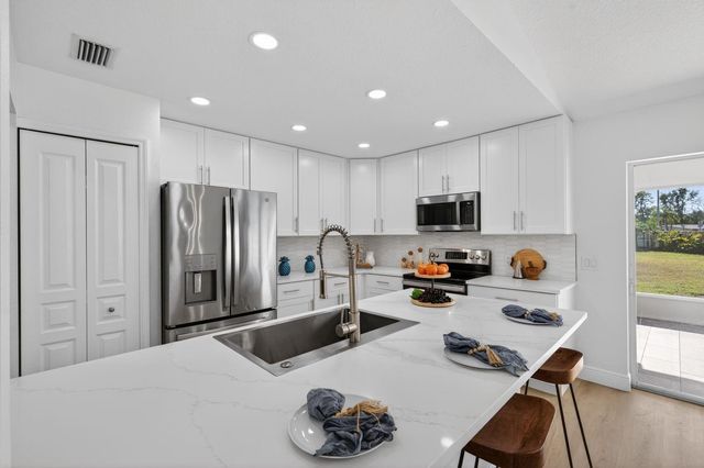 4604 56TH TERRACE E, Bradenton, FL 34203