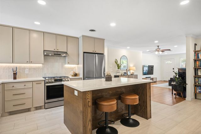4830 Hummingbird Street, Houston, TX 77035