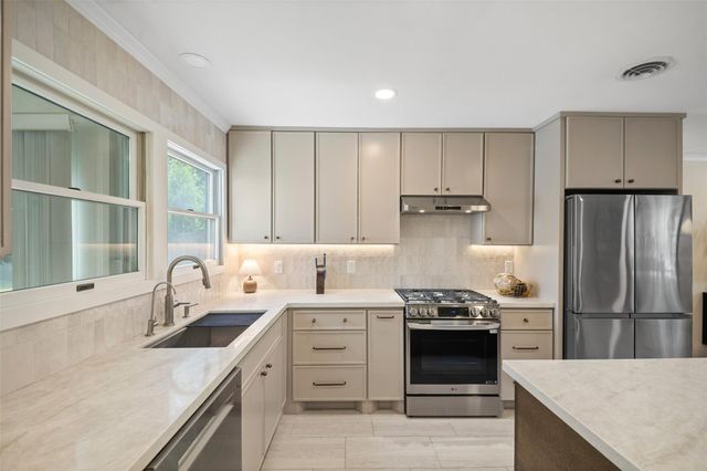4830 Hummingbird Street, Houston, TX 77035