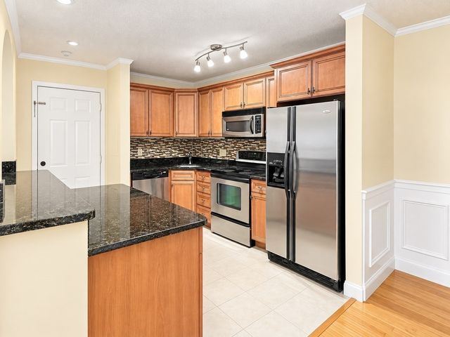 400 Brookside F, Andover, MA 01810