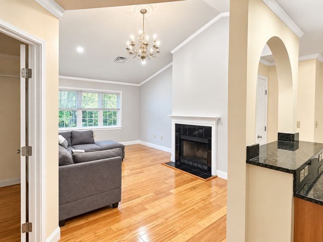 400 Brookside F, Andover, MA 01810