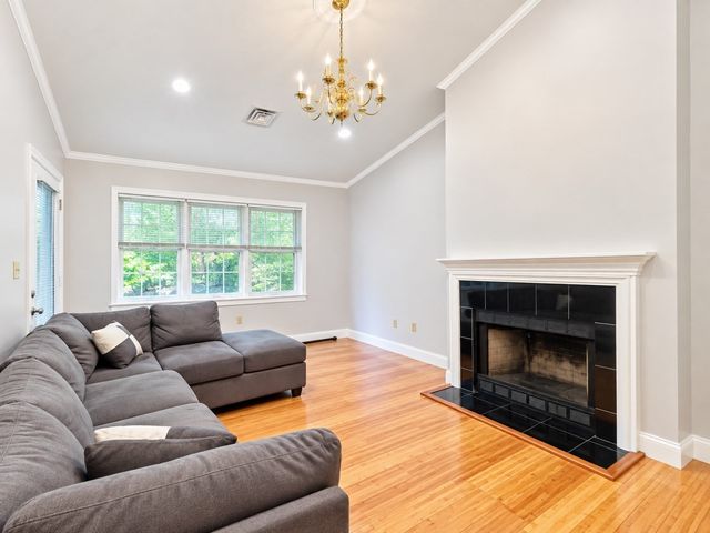 400 Brookside F, Andover, MA 01810
