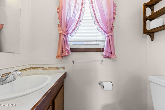 1109 St Jude Drive, Rotterdam, NY 12303