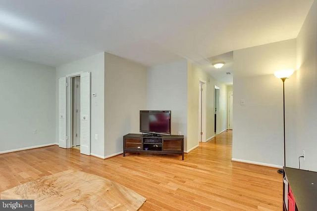 5861 KARA PL, Burke, VA 22015